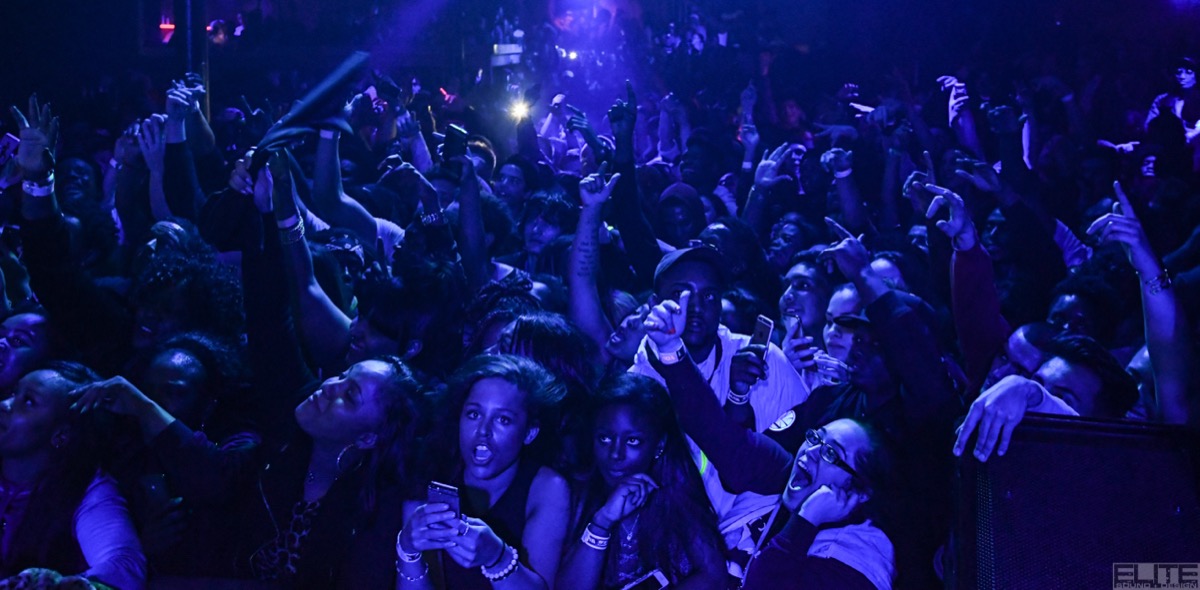 Packed crowd at IDMG show