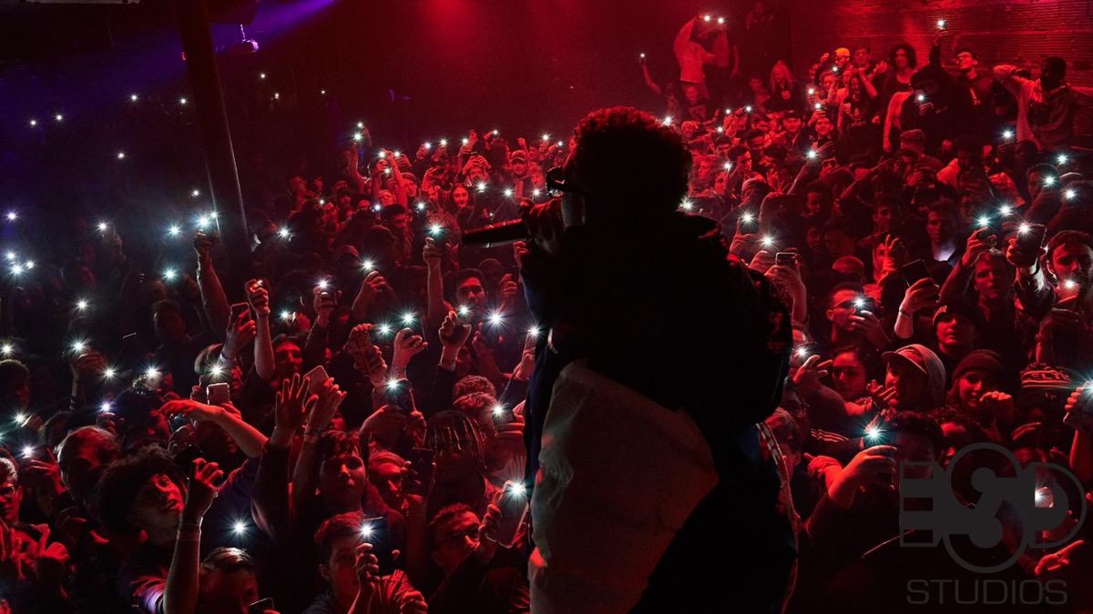 Smokepurpp with crowd flashlights